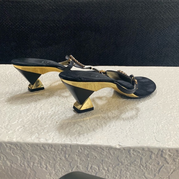 Super cute kitten heal slide on. Thong like - Picture 7 of 11